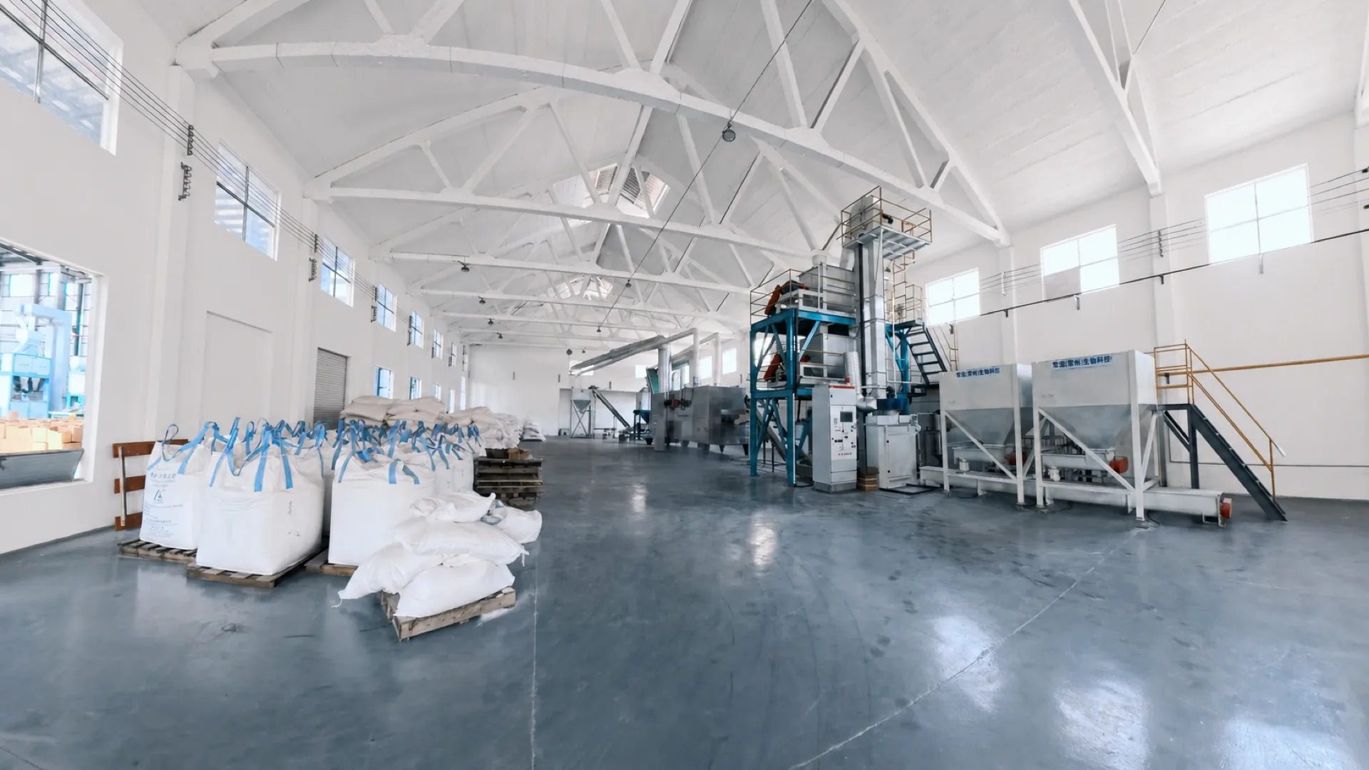 Chang Chong cat litter production hall with raw material bags and processing equipment